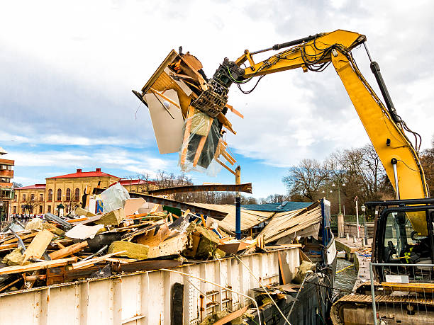 Best Construction Debris Removal  in Slinger, WI